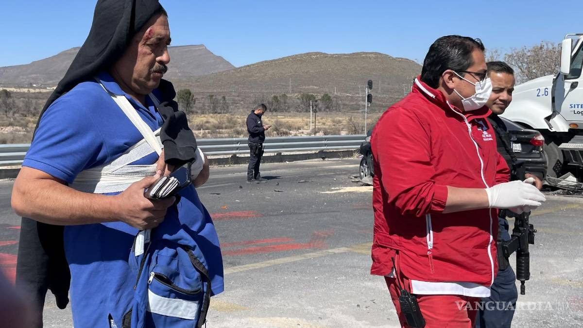 Tráiler destroza a Chevy, en la carretera Saltillo-Zacatecas