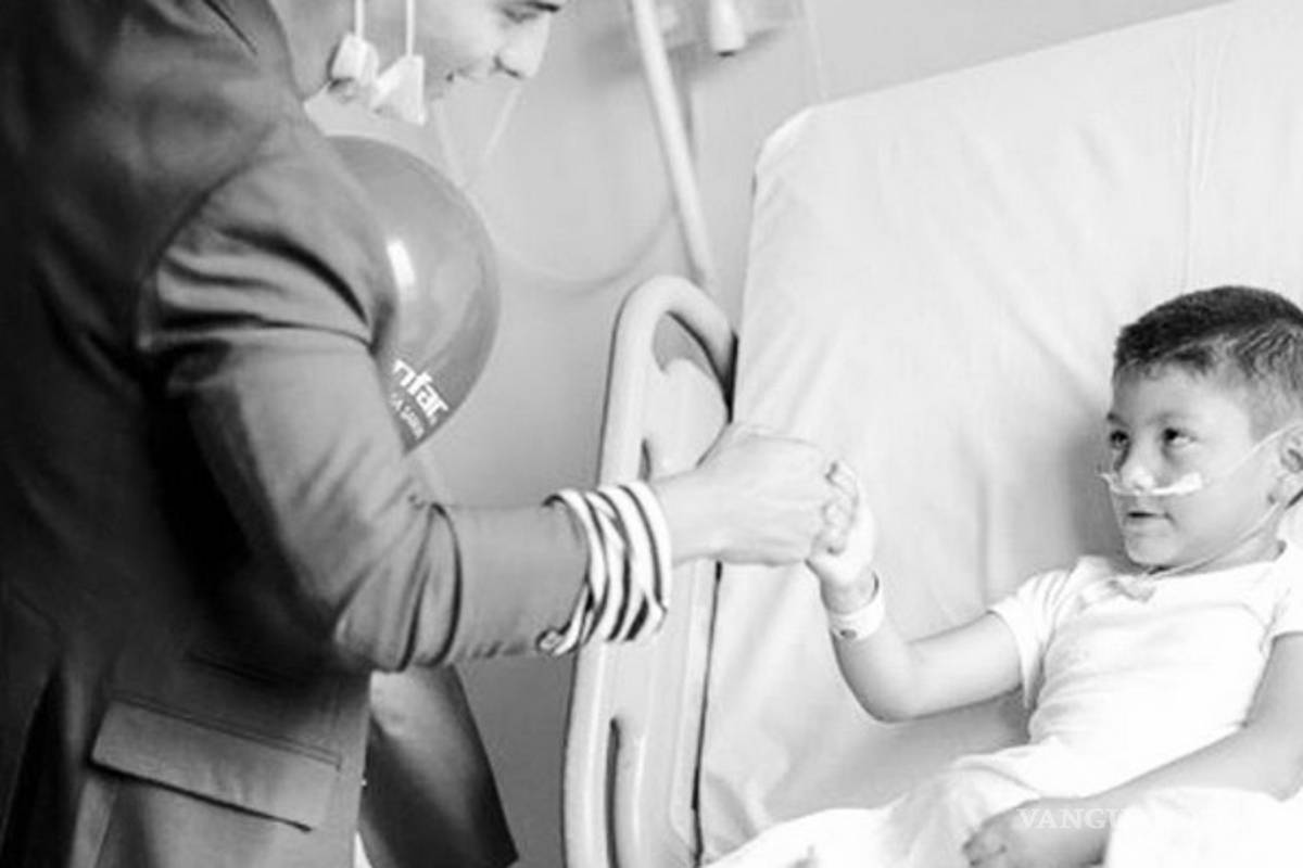 Maluma visita a niños en hospital de Colombia