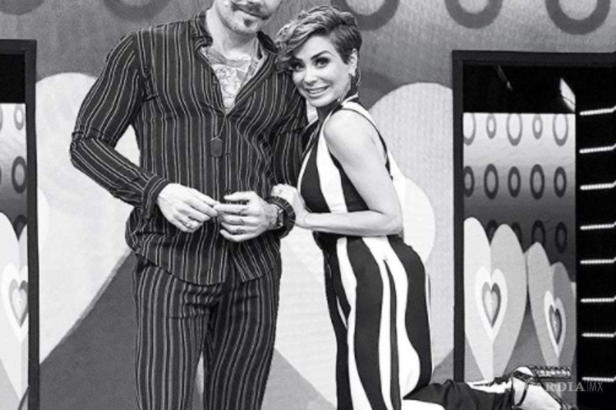 Buscan revivir 'Enamorándonos' con Penélope Menchaca y despidiendo a Adrián Cué