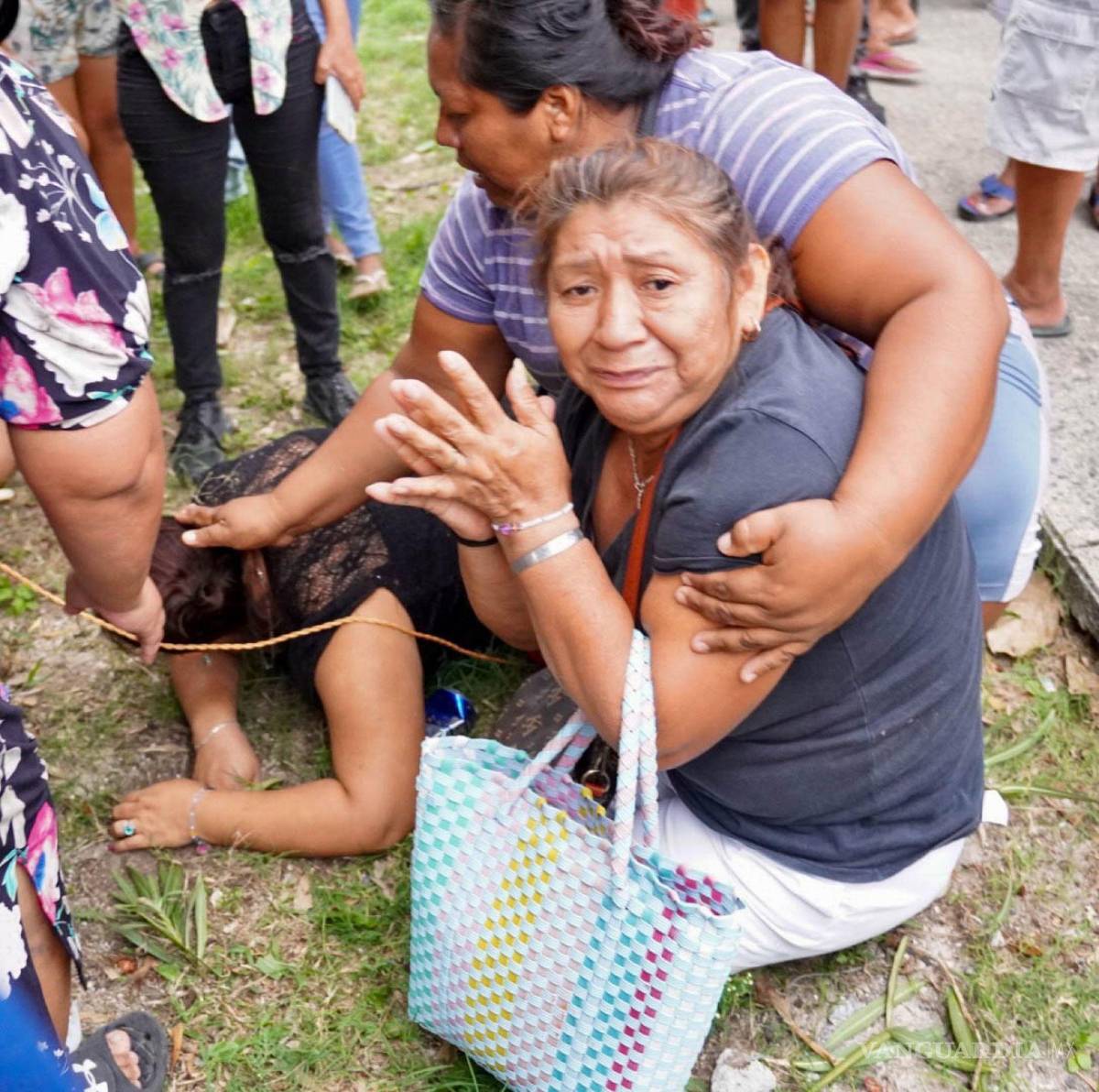$!Tres mujeres y un hombre lesionados, todos tianguistas, fue el saldo de un ataque armado.