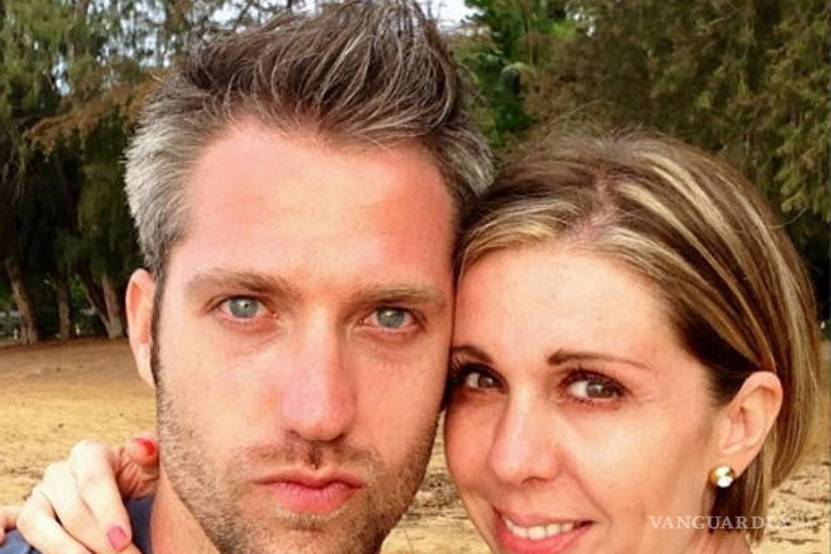 Esposo de Atala Sarmiento la 'zarandea' e insulta en público