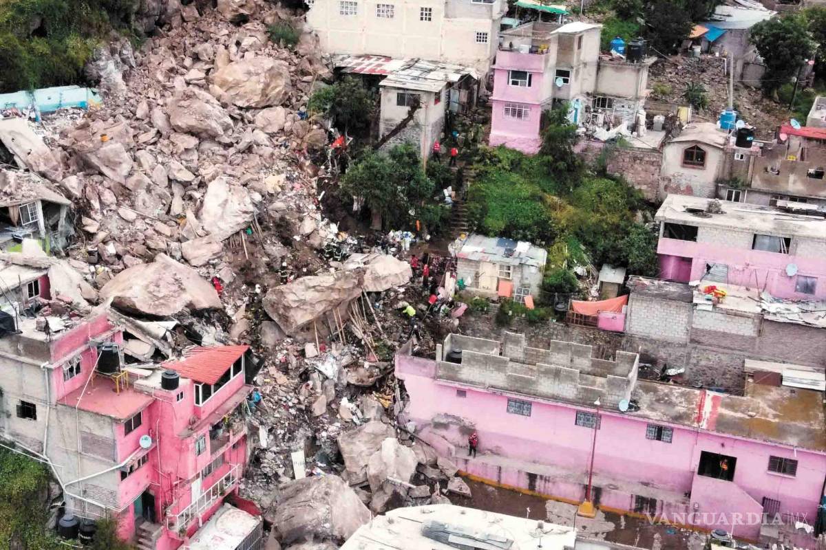 Cerro corre peligro de nuevo derrumbe; informan que hay tres personas desaparecidas