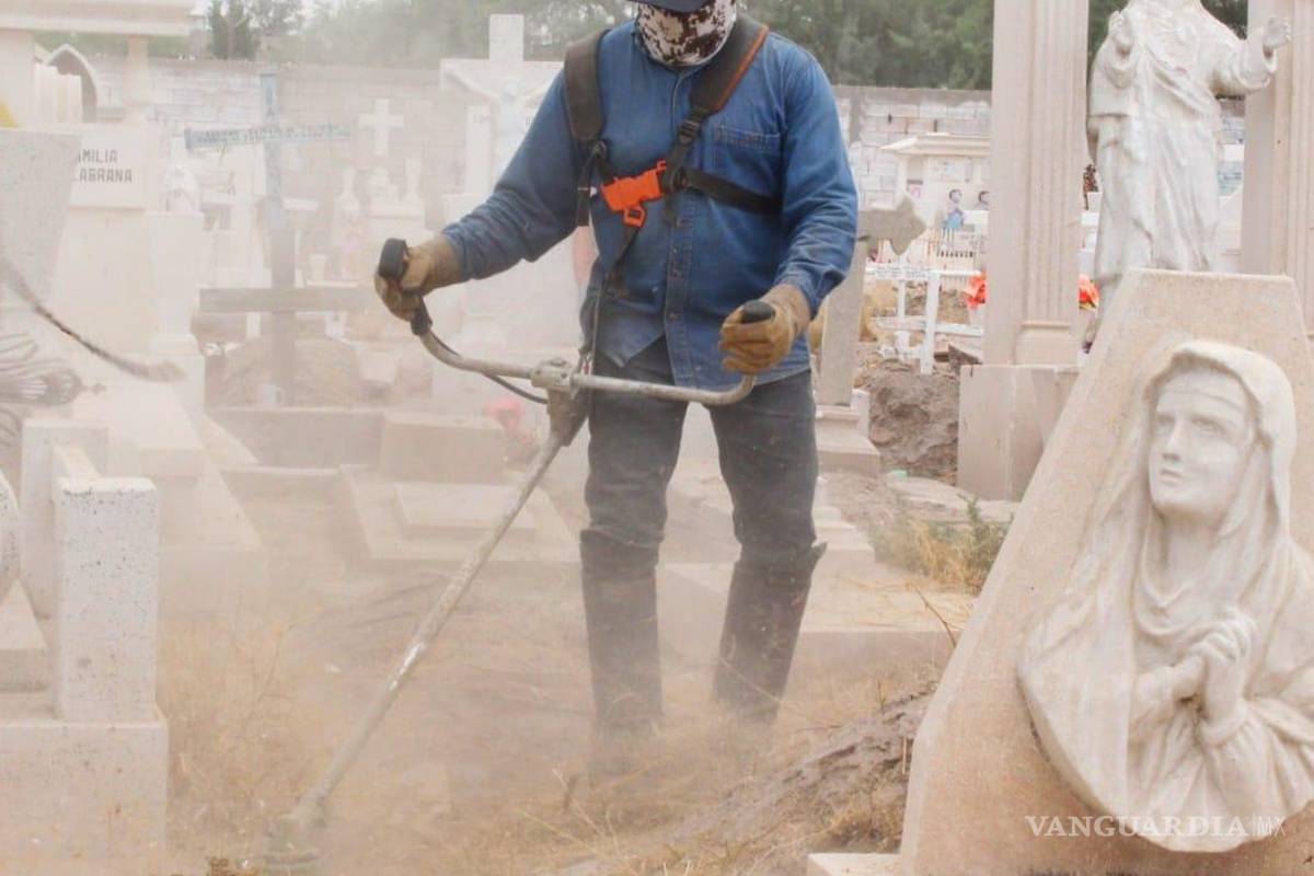 Torreón intensifica trabajos de limpieza en panteones rumbo al Día de Muertos
