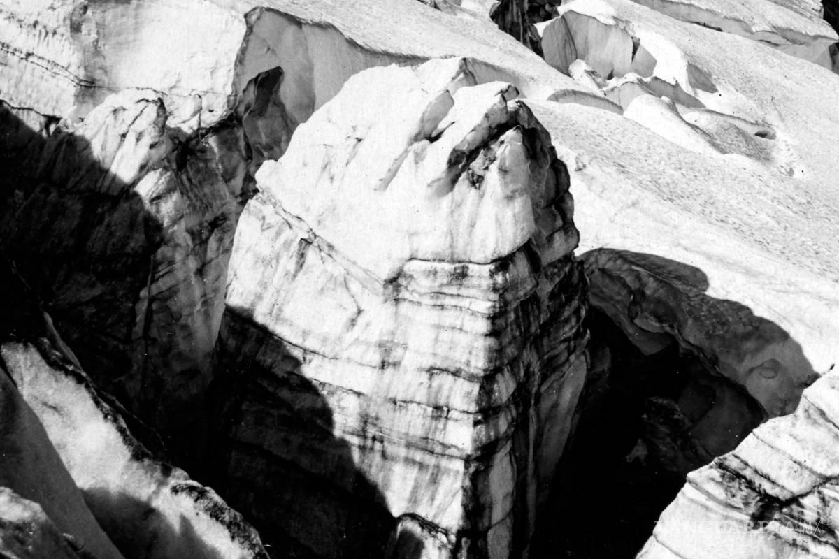 $!Así era el Monte Rainier cuando el hielo era grueso y robusto. El cambio climático está derritiendo el hielo del Monte Rainier.