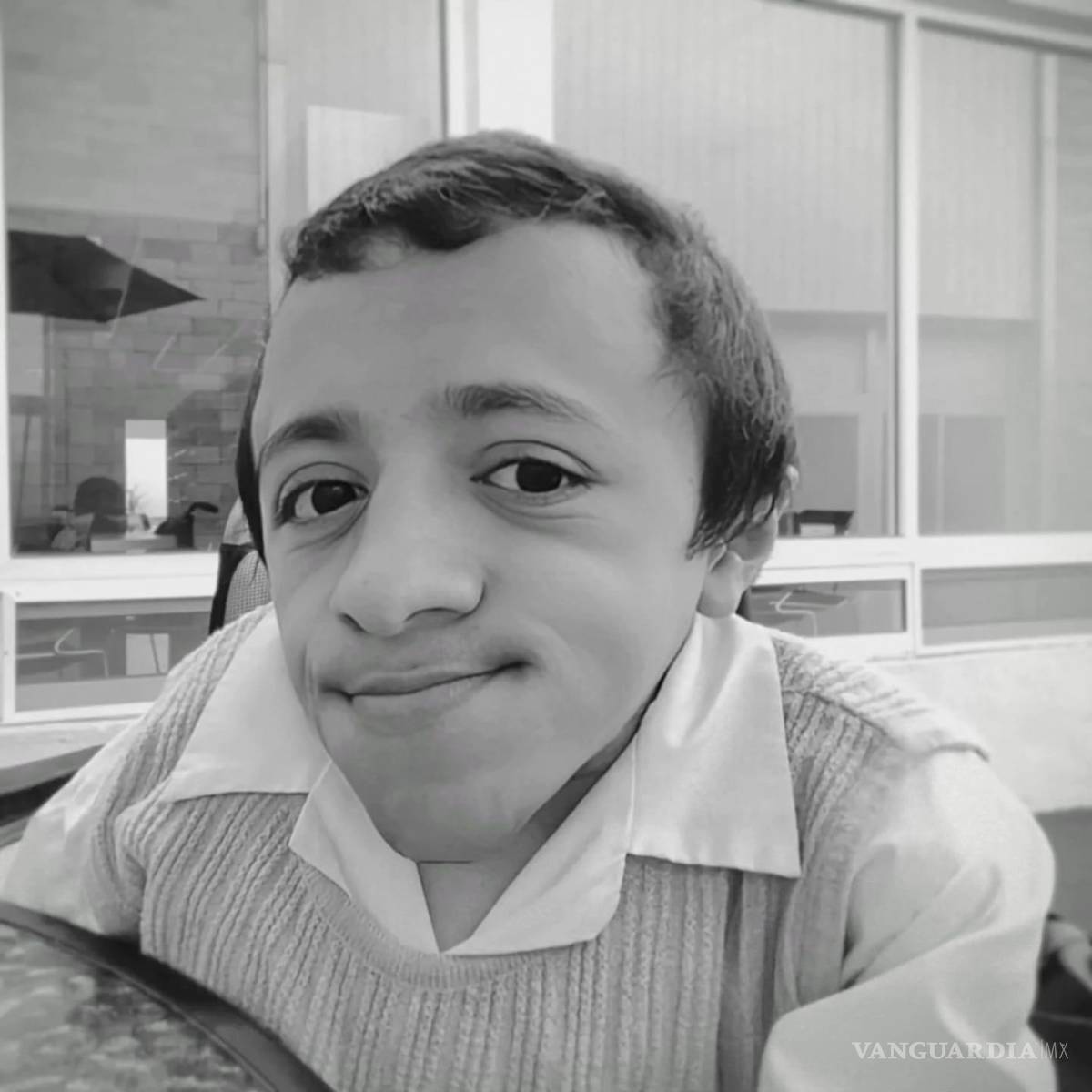 $!Salvador ha padecido la falta de infraestructura accesible en las diferentes escuelas en las que ha estado.