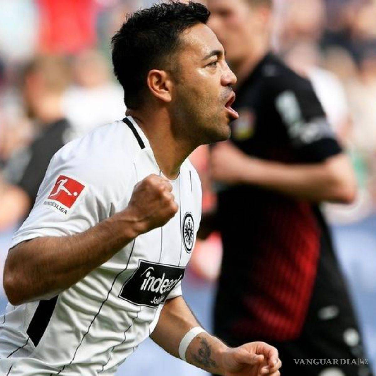 $!Marco Fabián 'prende su veladora' para jugar contra el Borussia Dortmund