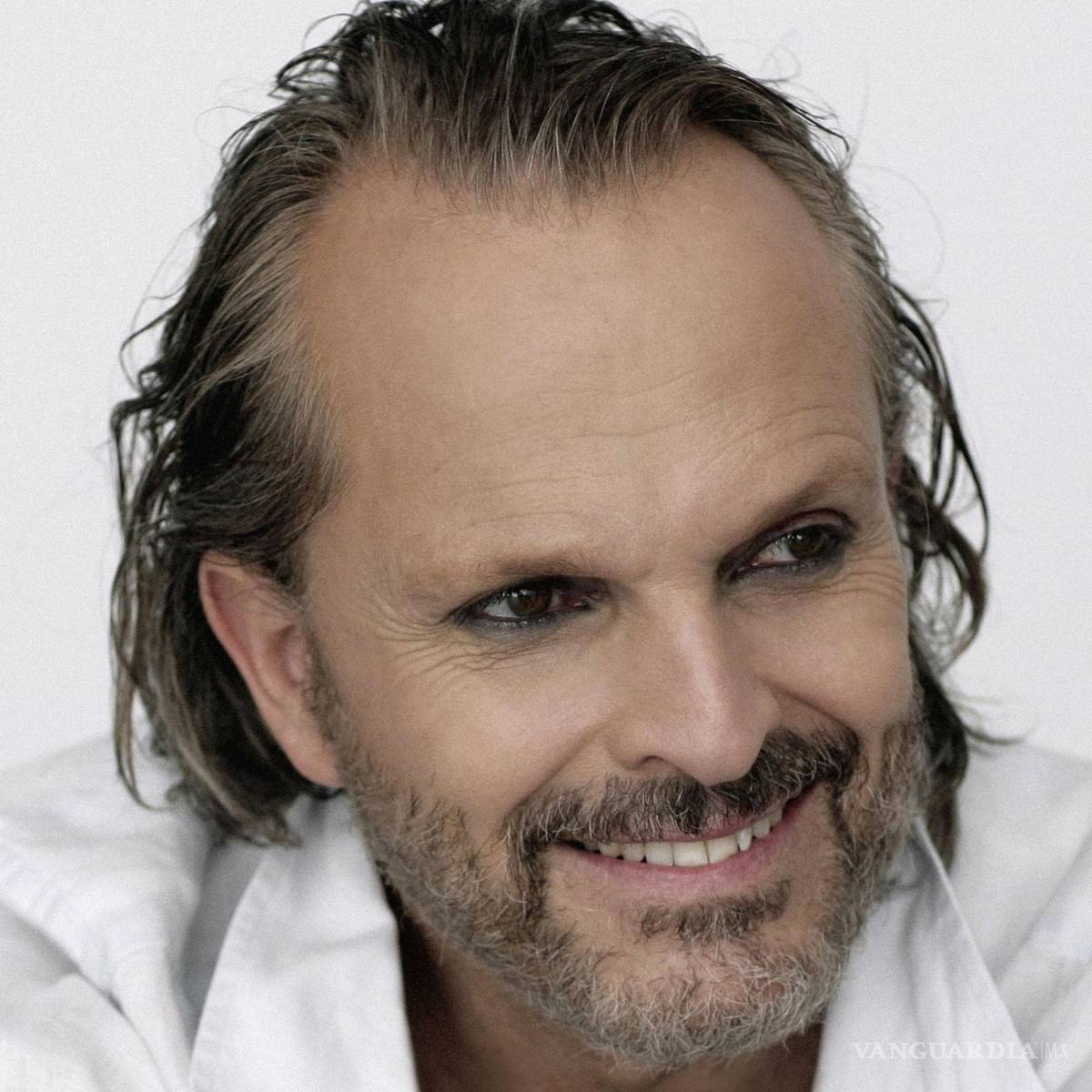 $!Miguel Bosé venderá en París dos cuadros de su amigo Andy Warhol