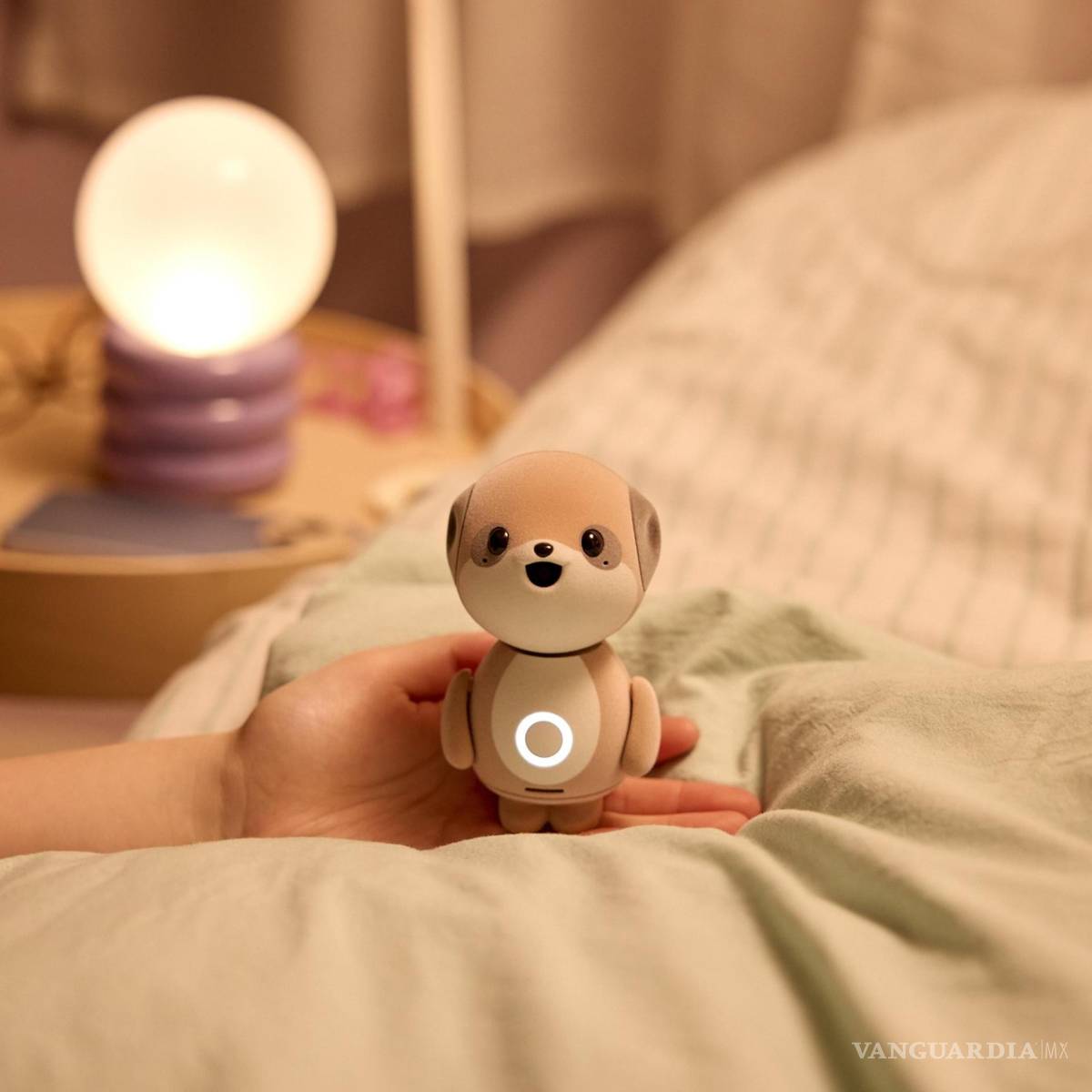 $!Imagen tomada de la pagina de la compañía japonesa de electrónica Sharp de su pequeño robot inspirado en una suricata que utiliza la IA llamado Poketomo.