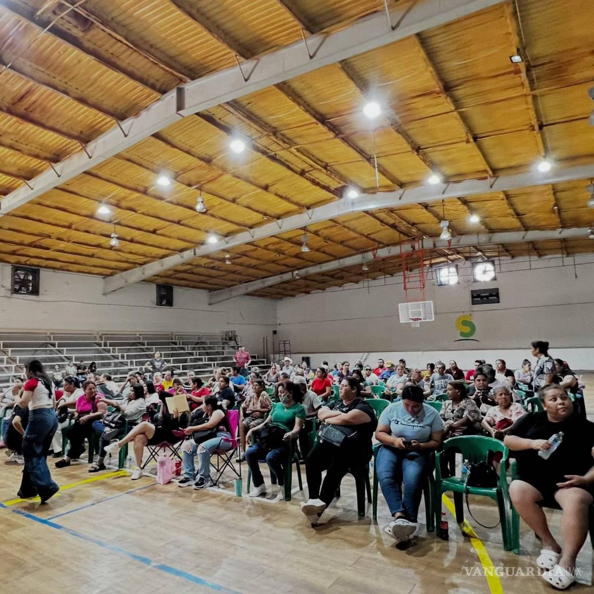 $!En el Gimnasio Municipal se llevó a cabo la recepción de solicitudes. FOTO: CORTESÍA