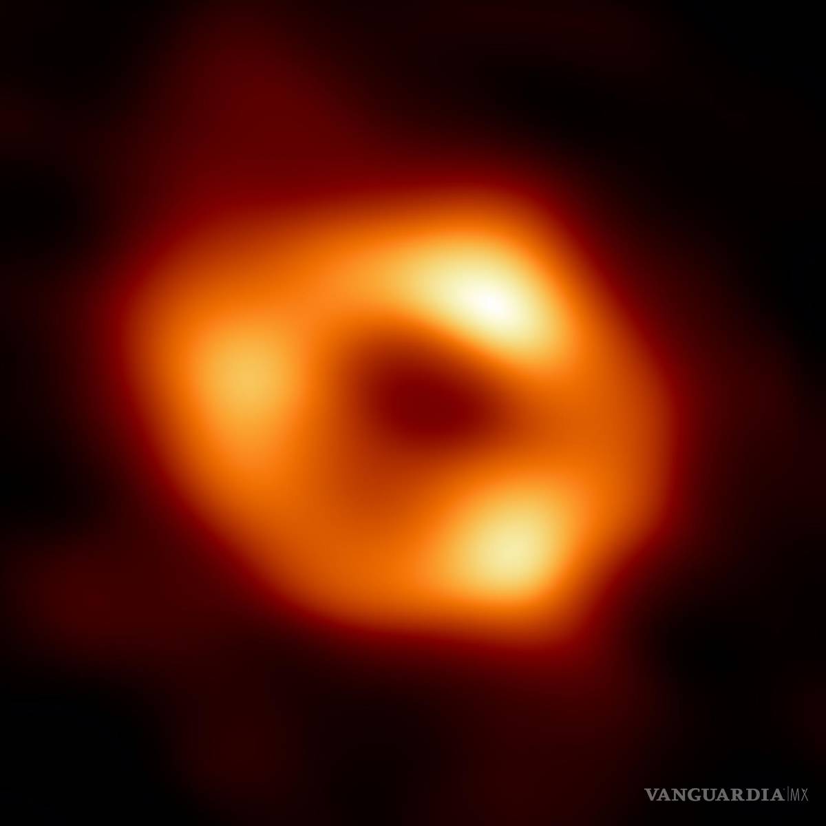 $!La primera imagen de Sagitario A*, o Sgr A*, el agujero negro supermasivo en el centro de la galaxia de la Vía Láctea.
