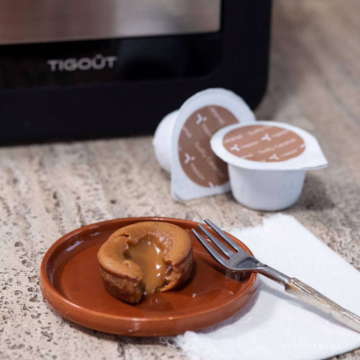 $!Cápsulas y 'coulant' recién horneado. EFE/Tigoût