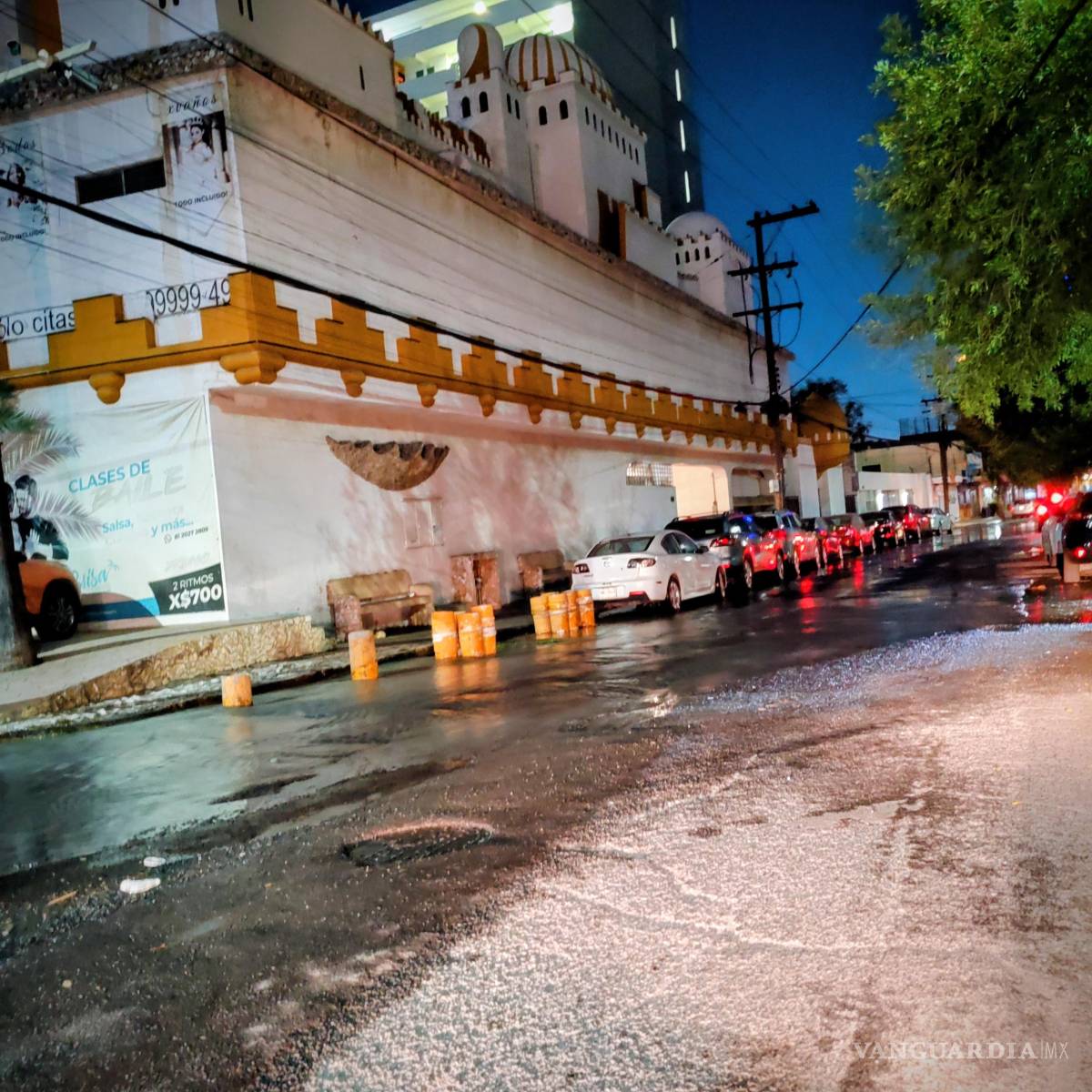 $!Cada uno de los mozos sigue las órdenes superiores. Conectan la bomba extractora.