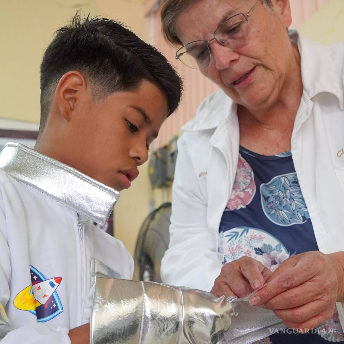 $!Niñas y niños aprendieron sobre la liofilización, una tecnología utilizada para preservar productos destinados a viajes fuera de la Tierra.