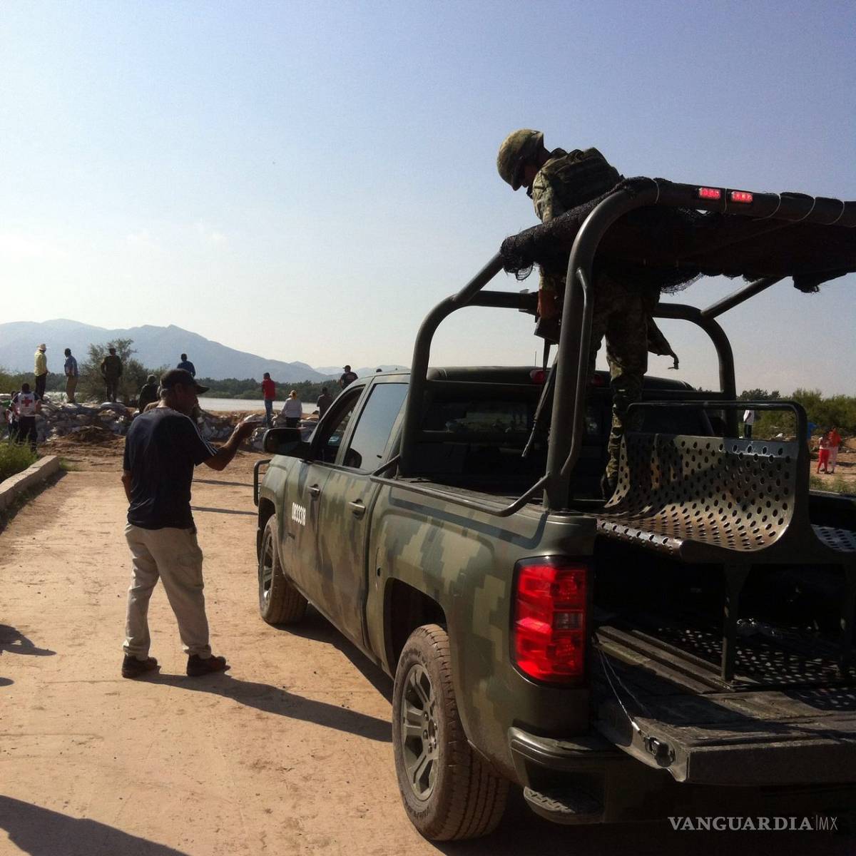 $!Por desbordamientos refuerzan bordos del río Nazas (Fotos)