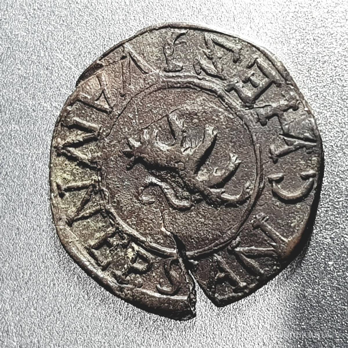 $!En 2004, Juan Carlos Martínez Hinojosa descubrió tres fichas antiguas datadas en 1812, 1813 y 1814 en Saltillo.