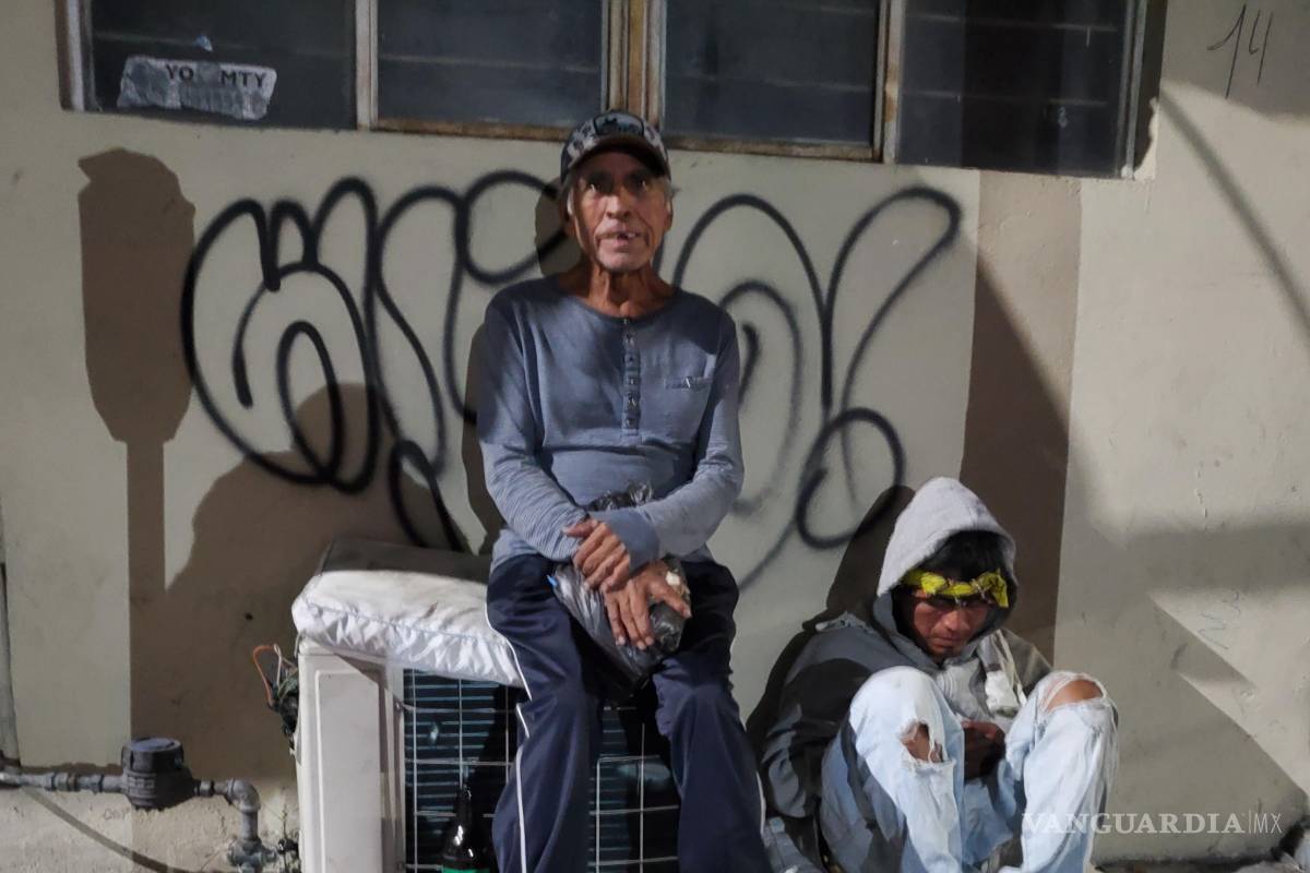 $!Los brazos y las piernas ya no dan para continuar la marcha por el desierto de concreto.