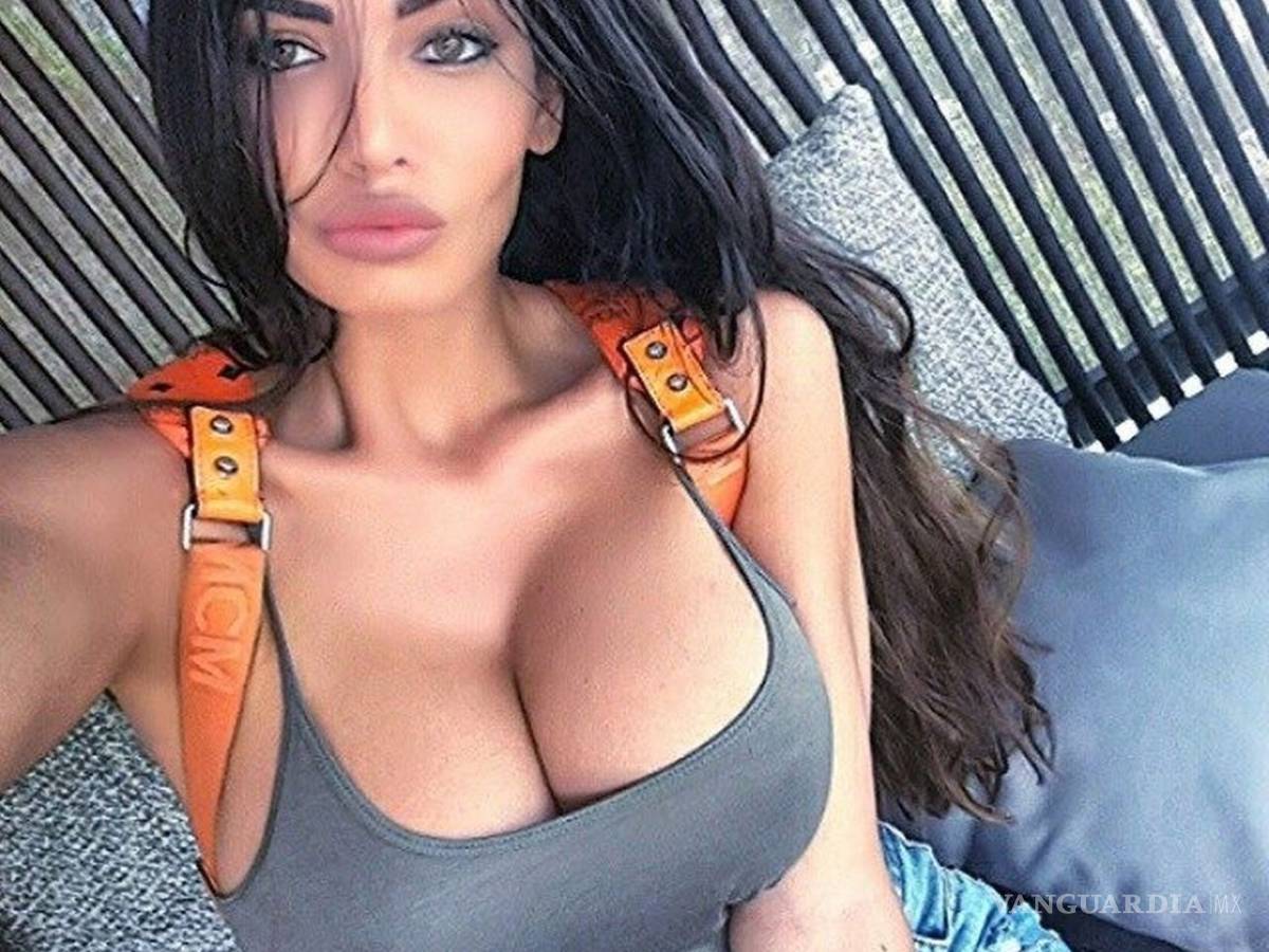 $!Ex pareja de Neymar prometió reducirse los senos; se arrepiente y hace lo contrario