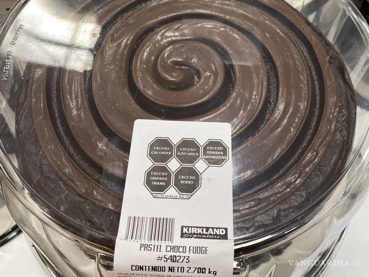 $!El pastel Choco Fudge cuenta con 5 sellos de advertencia por parte de la Secretaría de Salud.