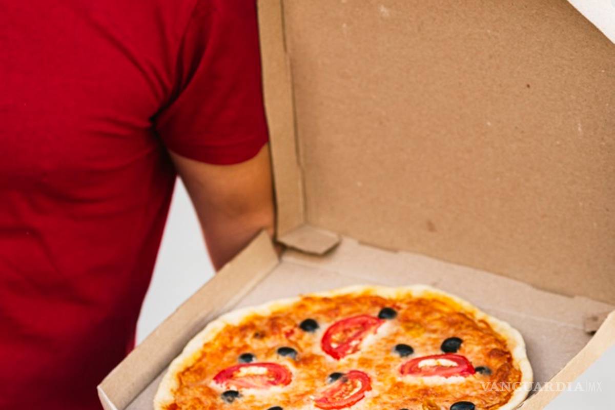 Repartidor de pizza dio positivo a coronavirus y provoca que aíslen 72 familias