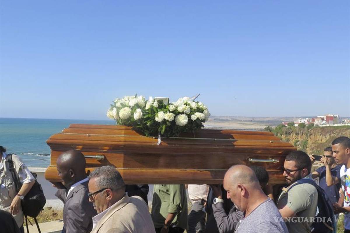 Juan Goytisolo es enterrado en el cementerio marítimo de Larache