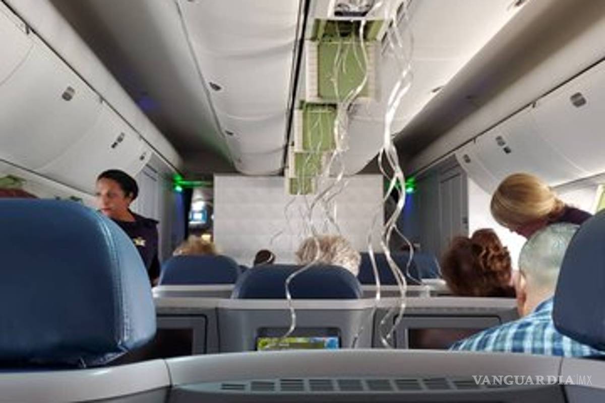 Viven pesadilla pasajeros de Delta Airlines durante descenso de emergencia de 30 mil pies