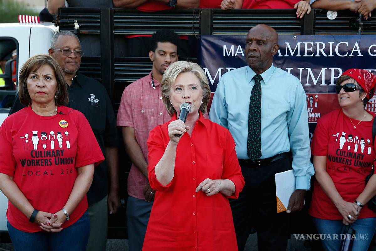Hillary Clinton vapulea a Donald Trump ante su casino