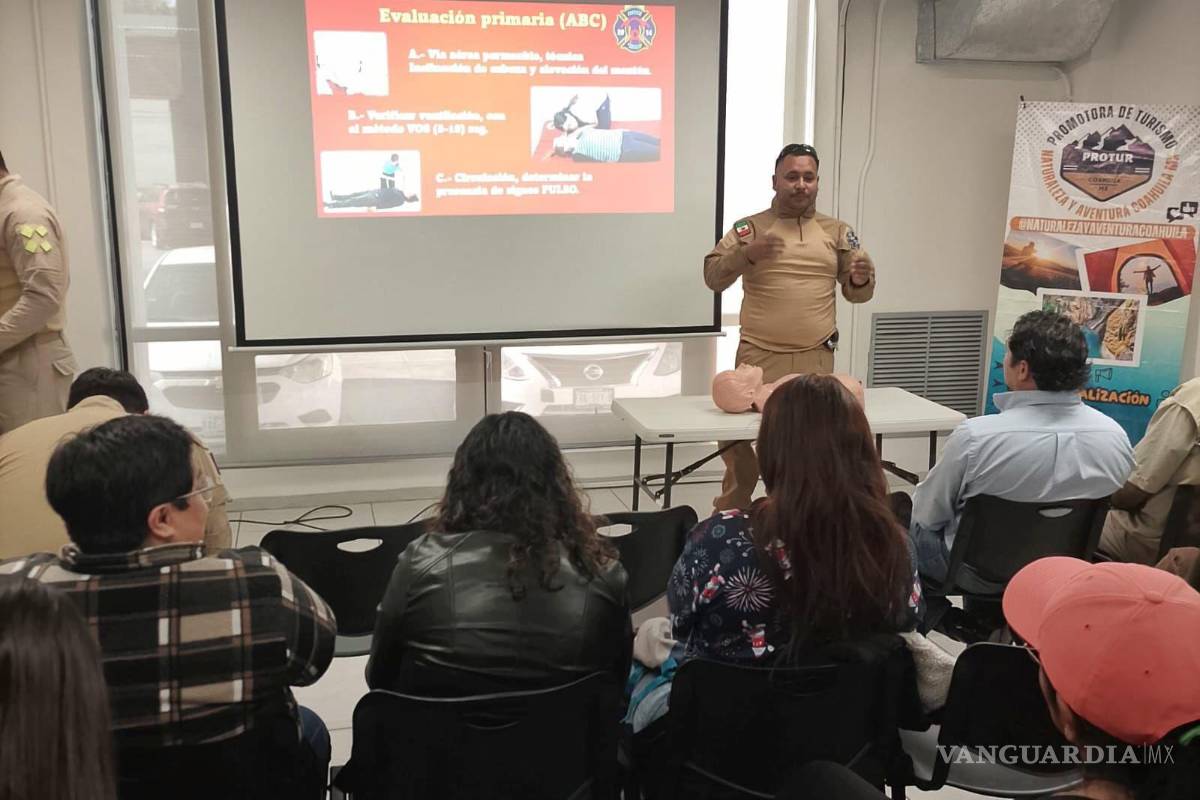 Bomberos de Saltillo capacitan a guías y senderistas en primeros auxilios en entornos naturales