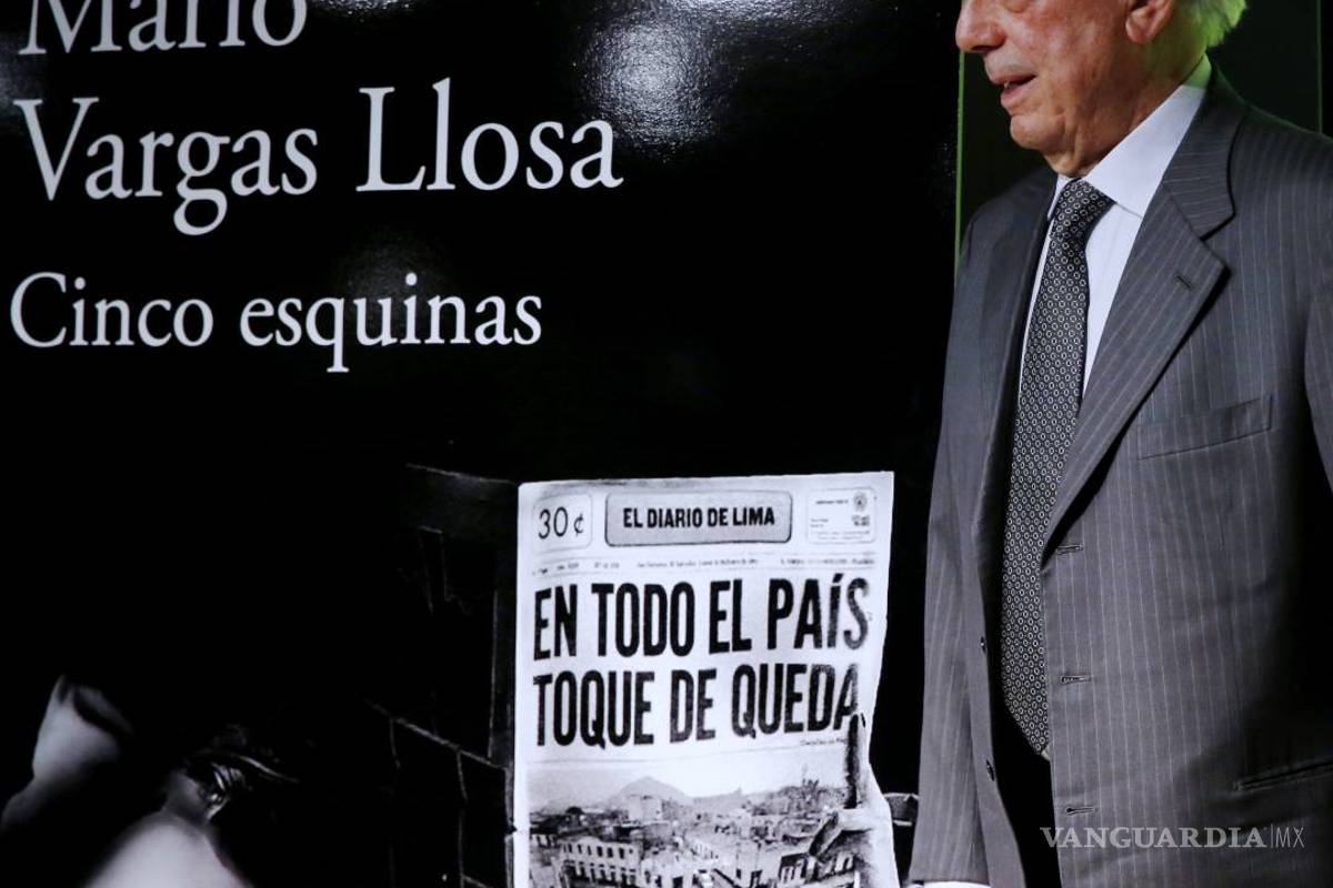 Presenta Mario Vargas Llosa su nueva novela “Cinco esquinas”