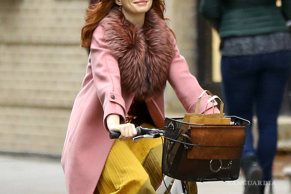 $!Anne Hathaway deslumbra en alfombra roja