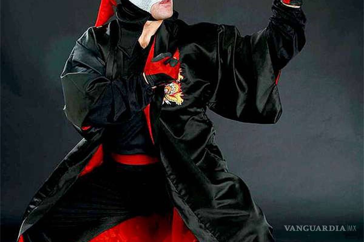 Octagón le quita la máscara a Octagón Jr.