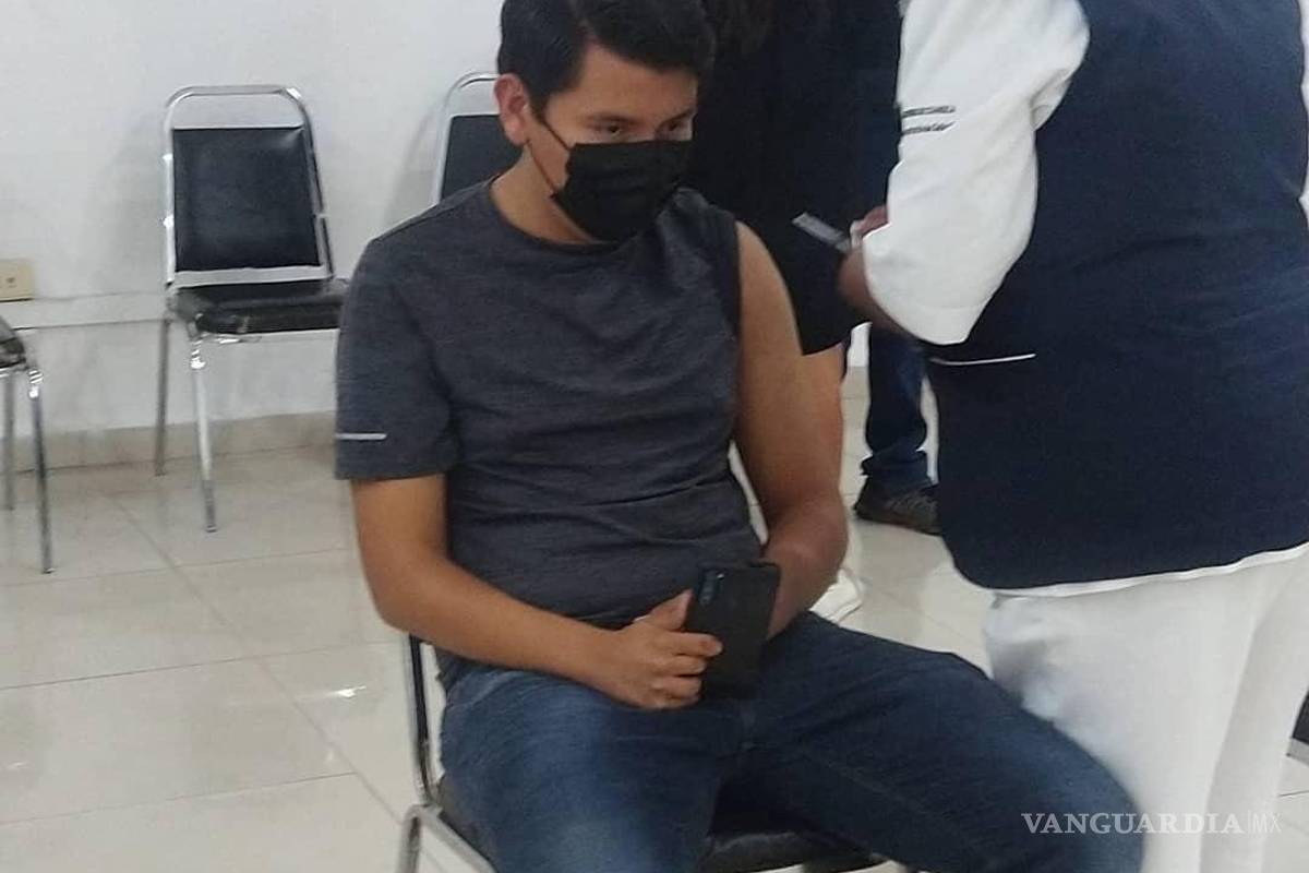 Aplican refuerzo de Pfizer a 30 menores en Coahuila de entre 12 y 17 años