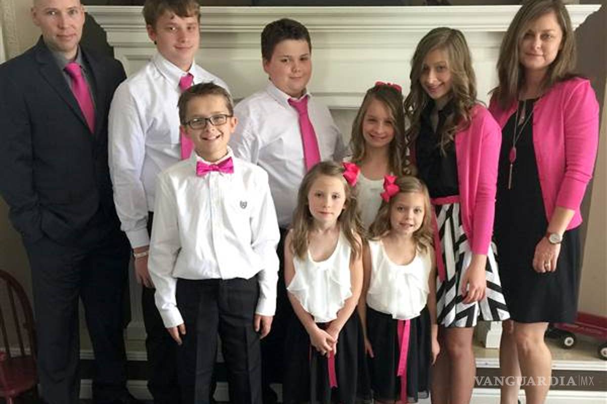 Una madre de 3 adopta a los 6 hijos de su amiga fallecida