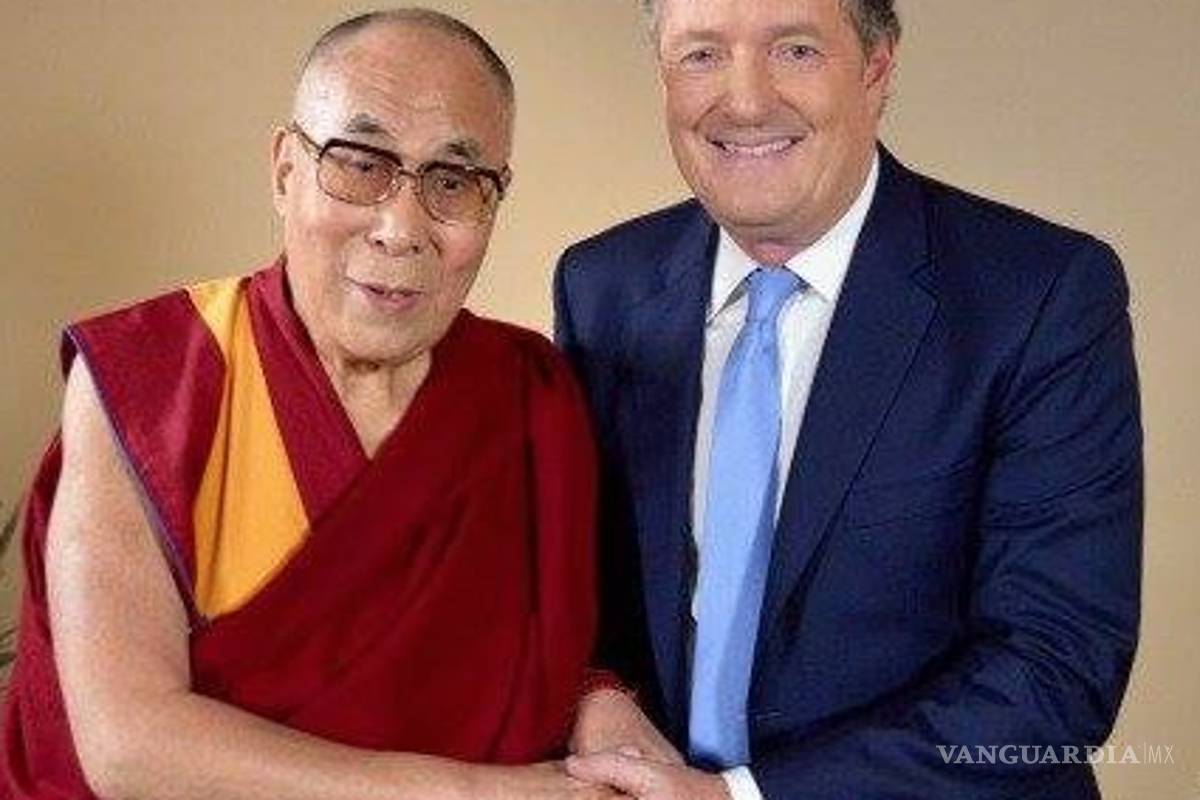 El Dalai Lama imita a Trump y habla sobre Brad Pitt y Jolie; y se mofa de Kim Kardashian (video)