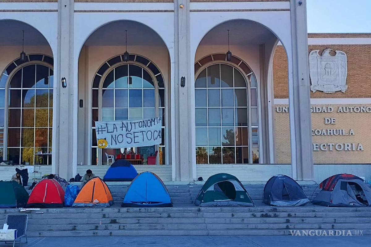 Saltillo: ‘Han sido días de lucha ardua, pero tenemos la responsabilidad de alzar la voz’: alumnos en plantón