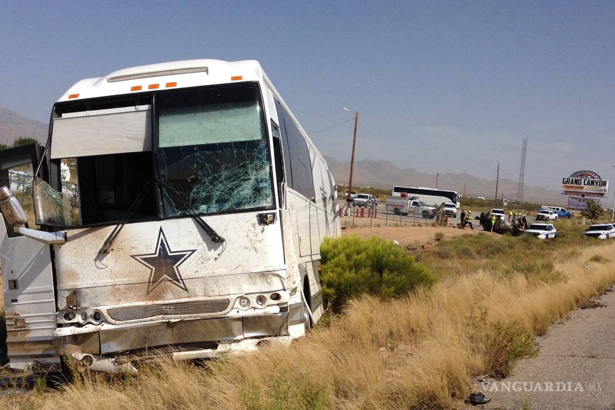 Autobús de los Vaqueros de Dallas sufre un accidente automovilístico; muere una persona