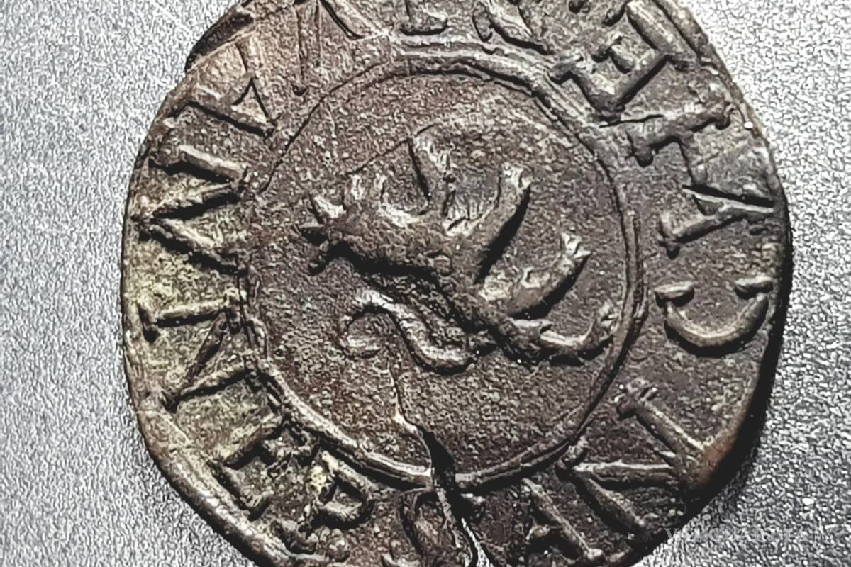 $!En 2004, Juan Carlos Martínez Hinojosa descubrió tres fichas antiguas datadas en 1812, 1813 y 1814 en Saltillo.