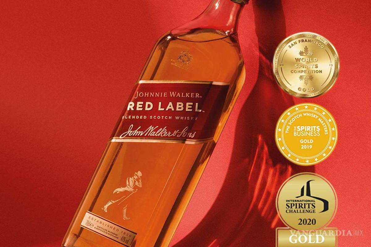 $!El Johnnie Walker de etiqueta roja es un whisky ‘blended’ y se compone de la combinación de más de 30 barricas.
