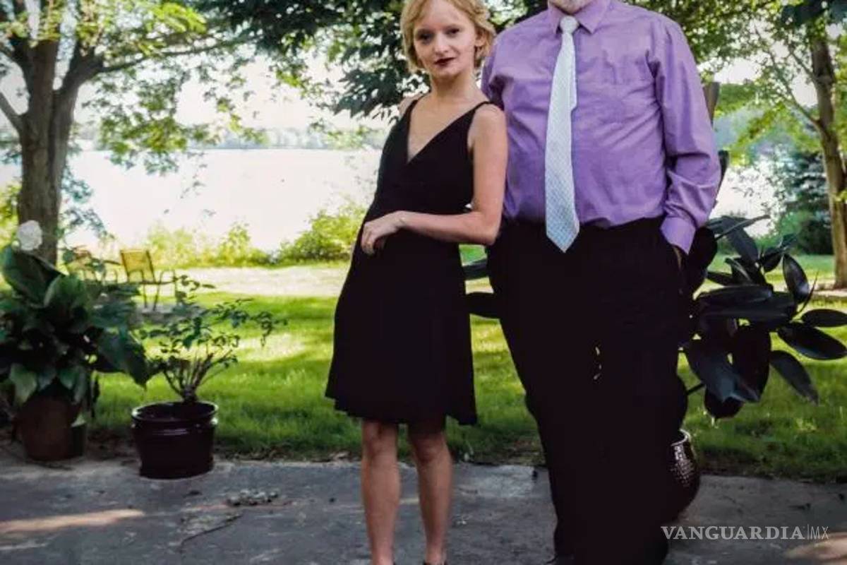 $!Parece de 15 años, pero tiene 27, ¡y su novio tiene 54!