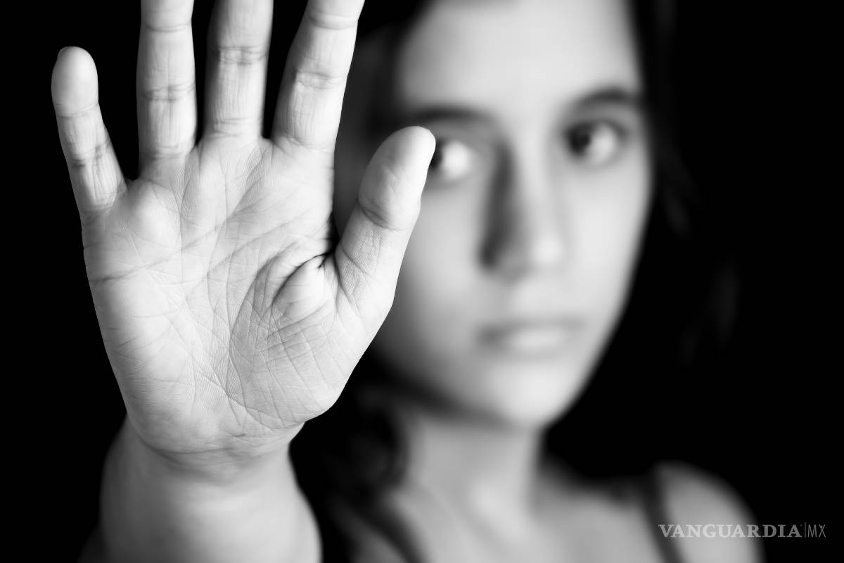 Padre casa a hija adolescente con hombre que la violó