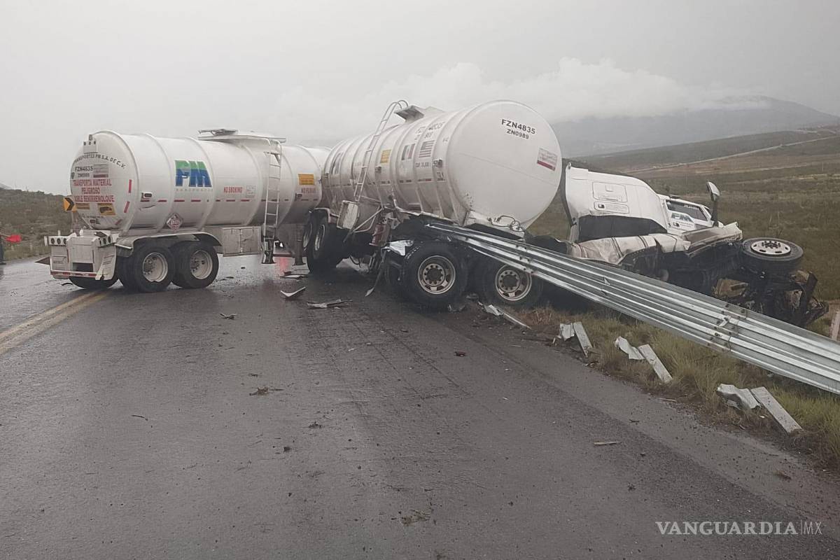 Vuelca tráiler tras exceso de velocidad en la Saltillo-Zacatecas