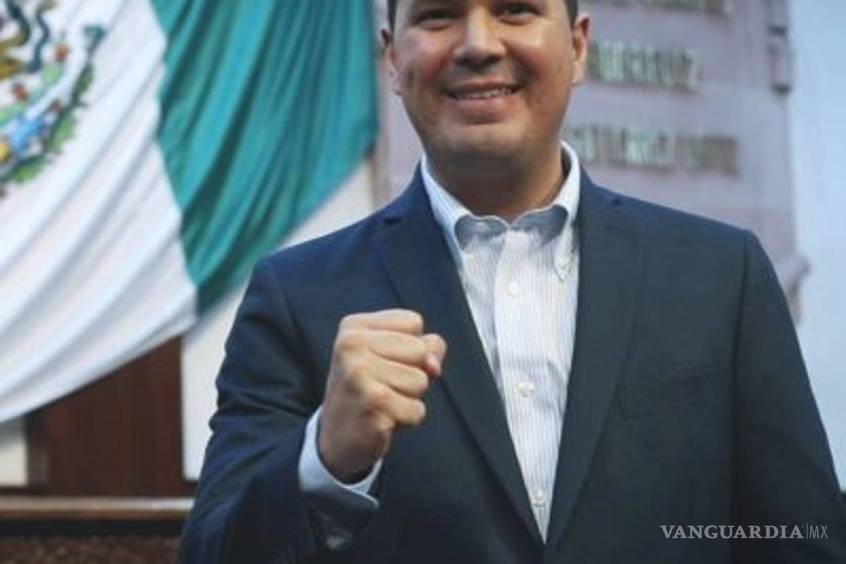 Llama diputado ignorante a AMLO