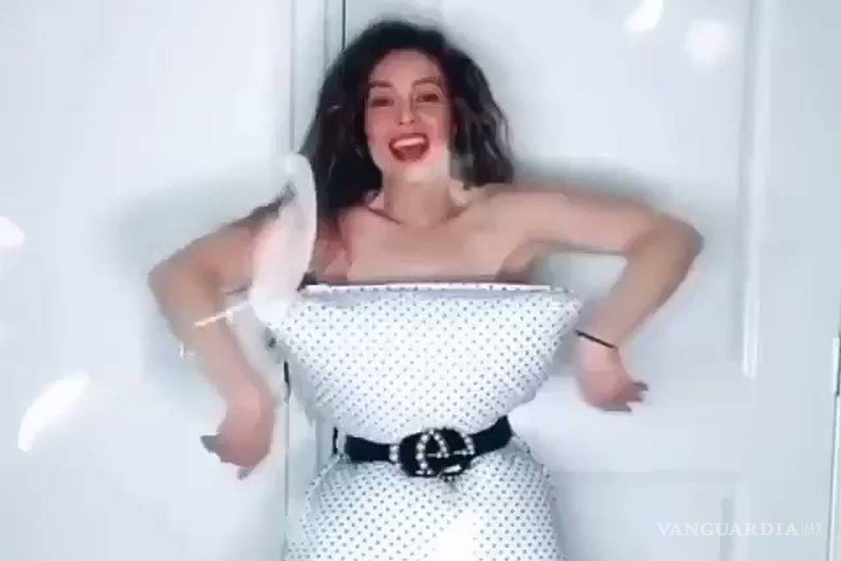 Thalía incendia redes con su &quot;Pillow Challenge&quot;