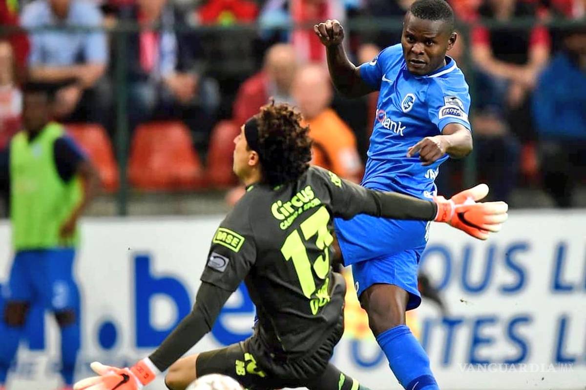 Ochoa permite tres goles y el Standard de Lieja se aleja del título en la Liga Belga