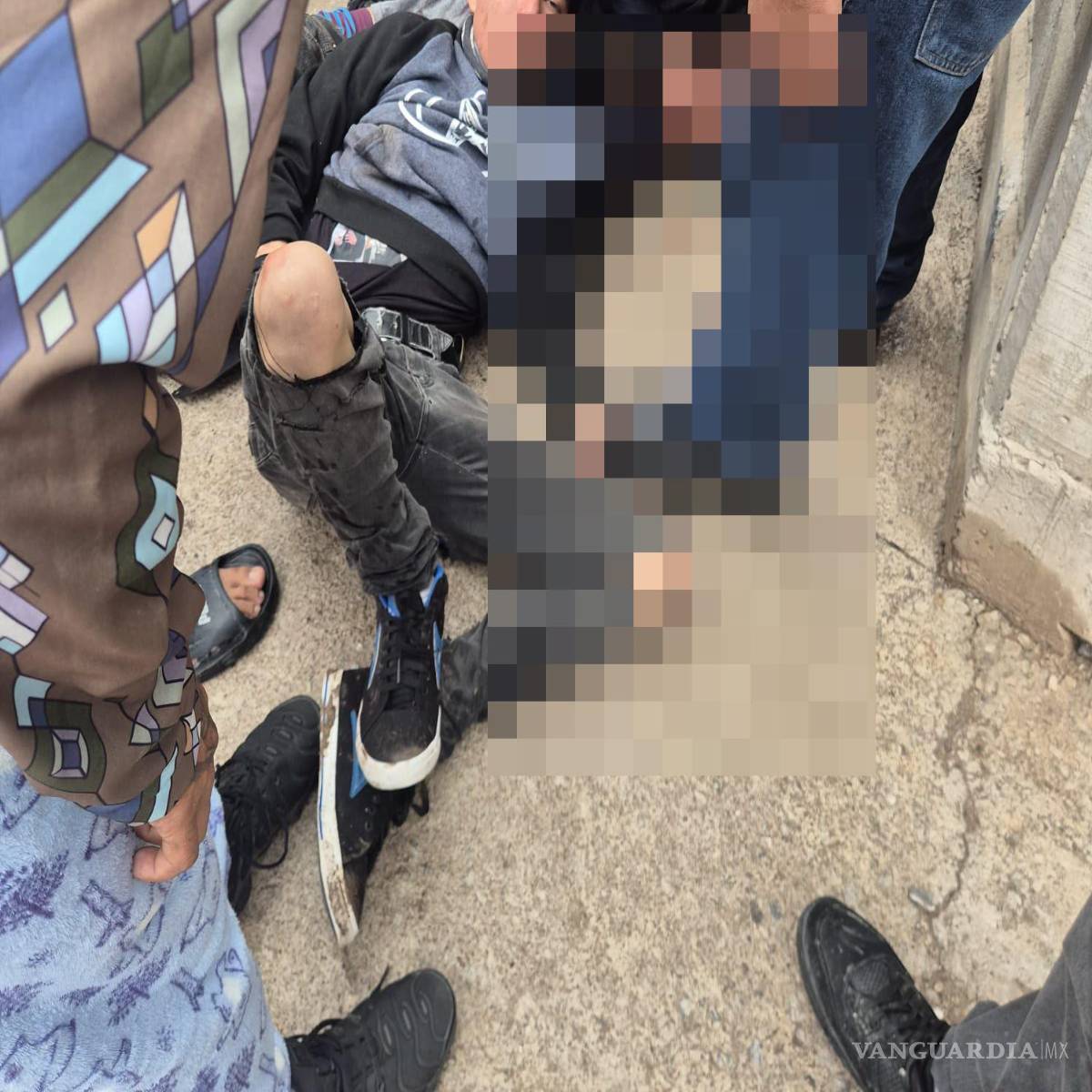 $!Dos hermanos de 18 años, vecinos del ejido La Unión, fueron detenidos tras el ataque en la secundaria.