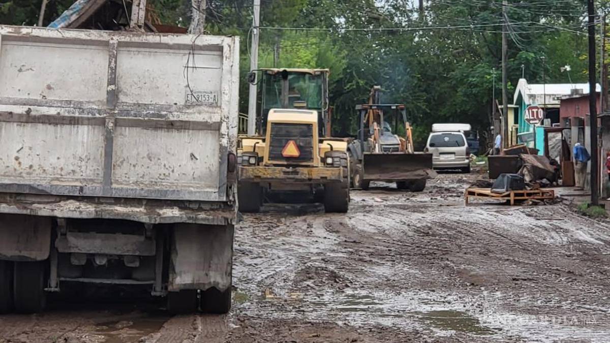 Inician labores de limpieza y desazolve por inundaciones en Múzquiz