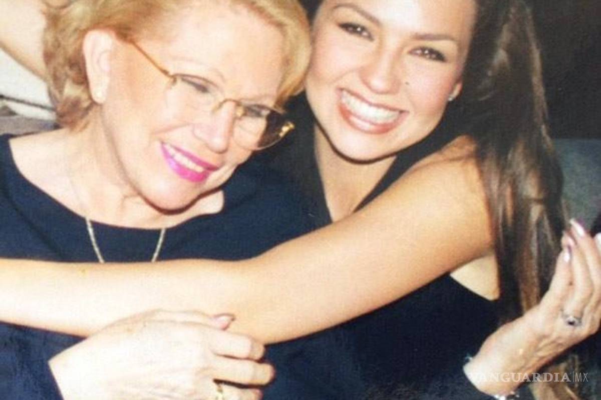 Thalía le manda 3 mil dólares mensuales a su abuela, afirma su hermana