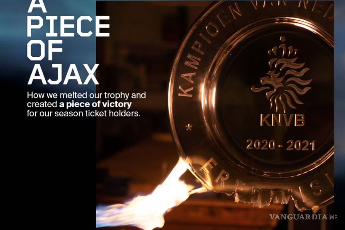 Ajax funde su trofeo para regalarlo a sus fanáticos