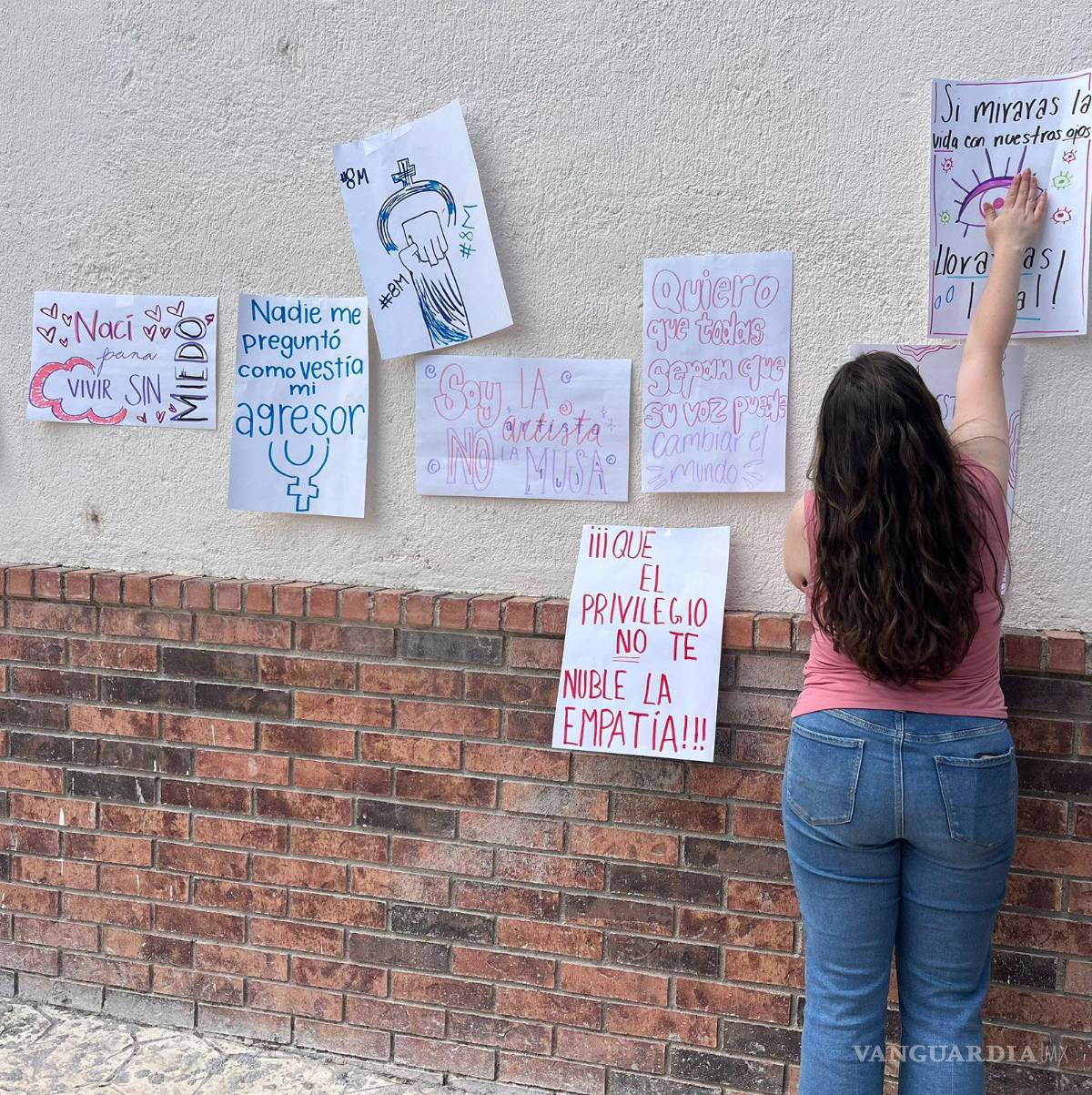 $!La conferencia impartida en la Universidad La Salle Saltillo, como parte de las actividades del 8M, incluyeron una marcha en silencio por los pasillos y una exposición artística