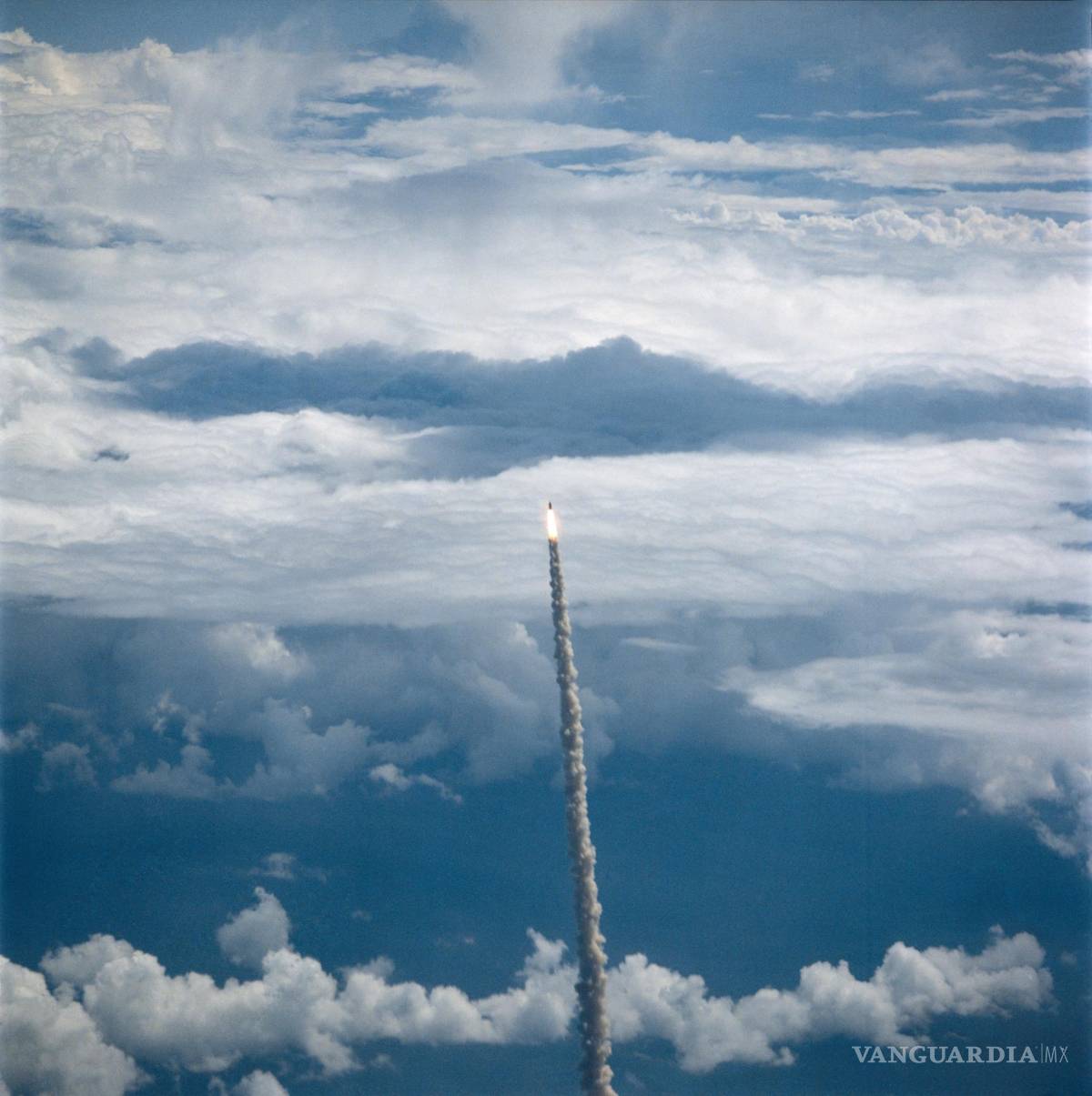 $!Una imagen proporcionada por la NASA muestra el lanzamiento del transbordador espacial Discovery desde Cabo Cañaveral en Florida en 1988.