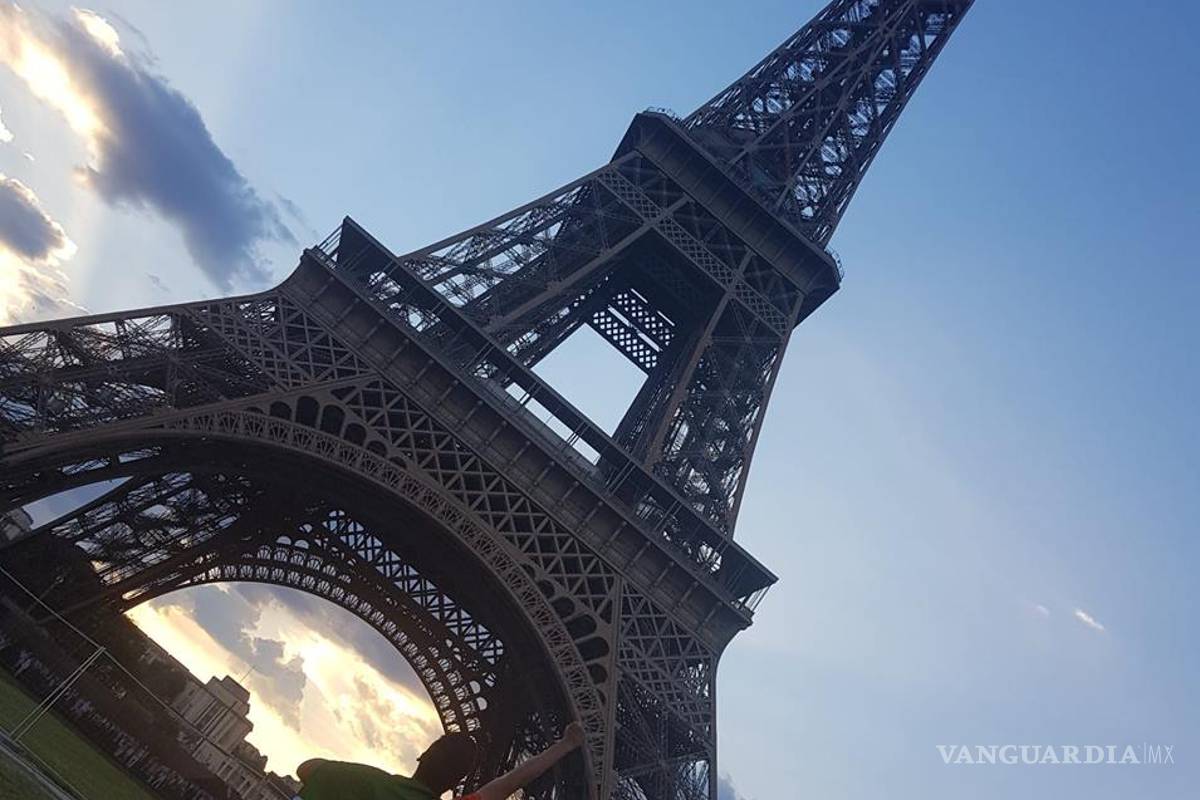 Le hacen el feo a bandera de México en París